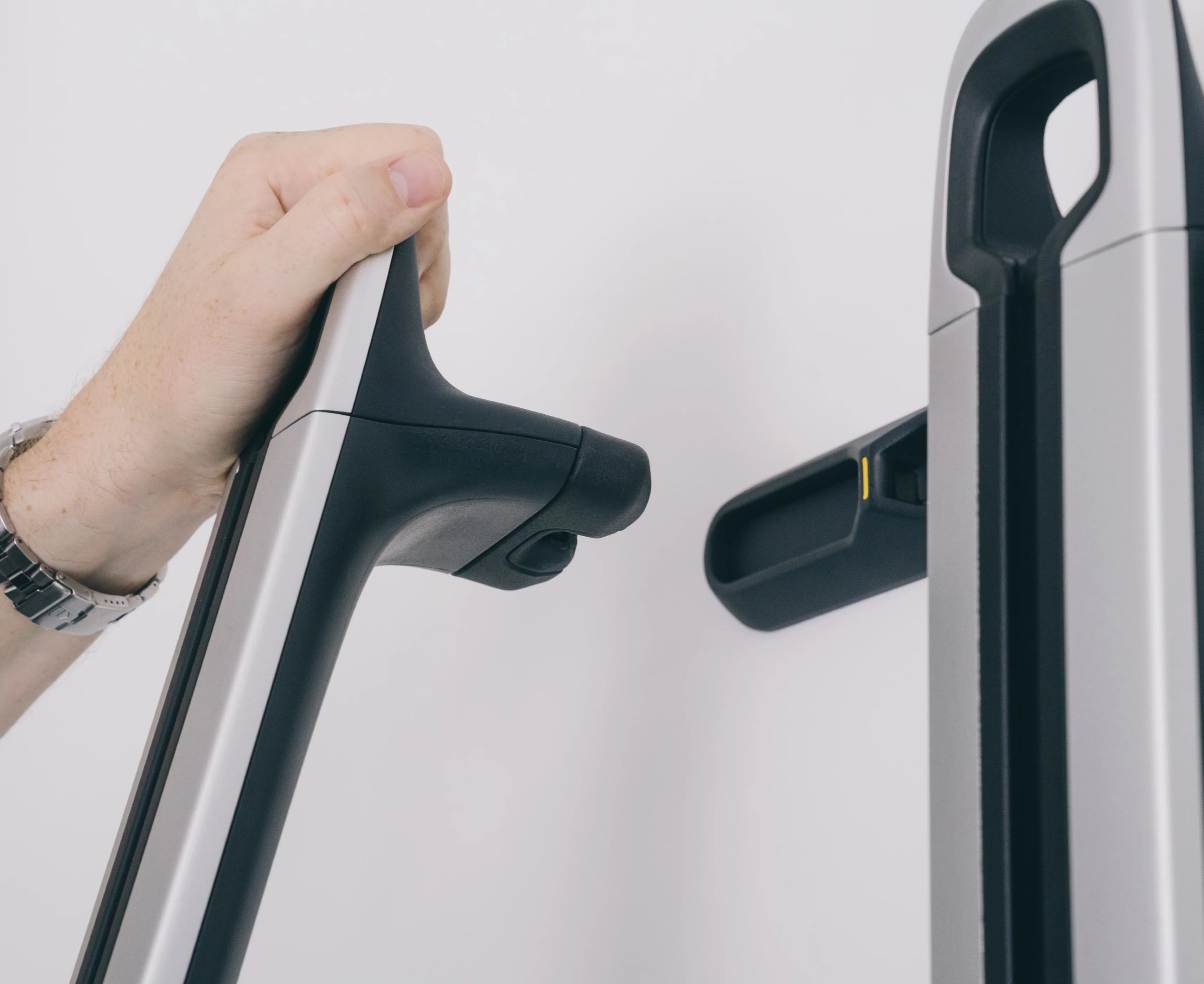 R1 Crossbar Wall Mount - Image 4