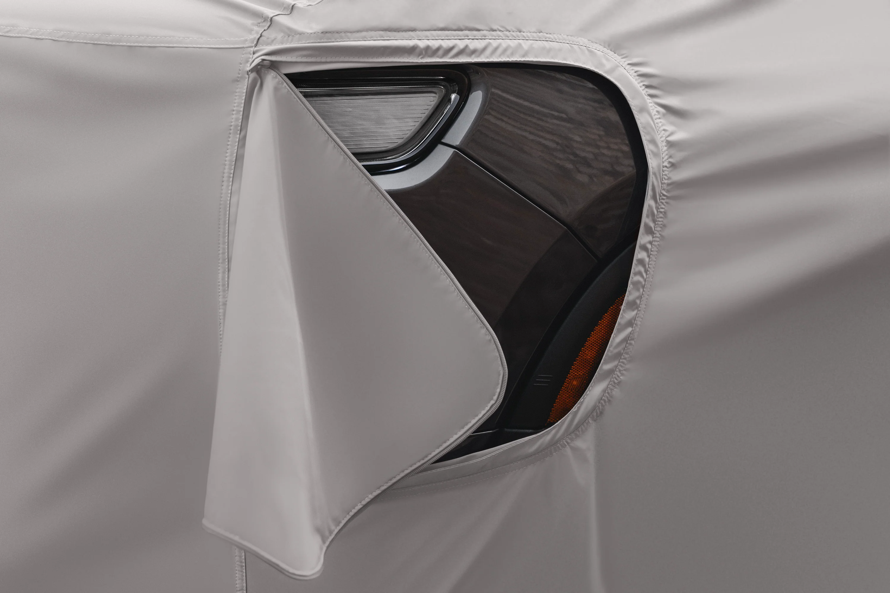 R1S Outdoor Car Cover - Image 3