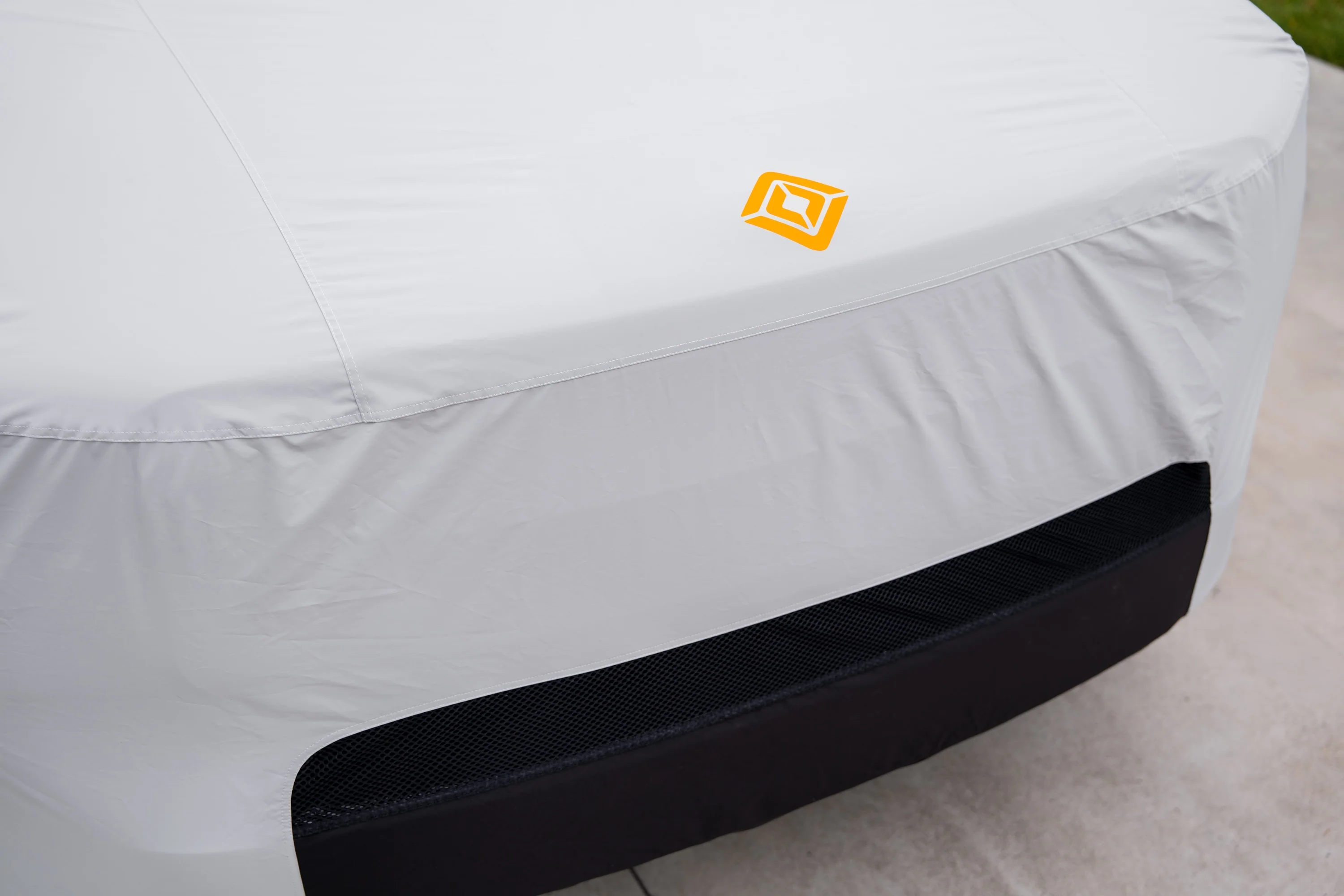R1S Outdoor Car Cover - Image 4