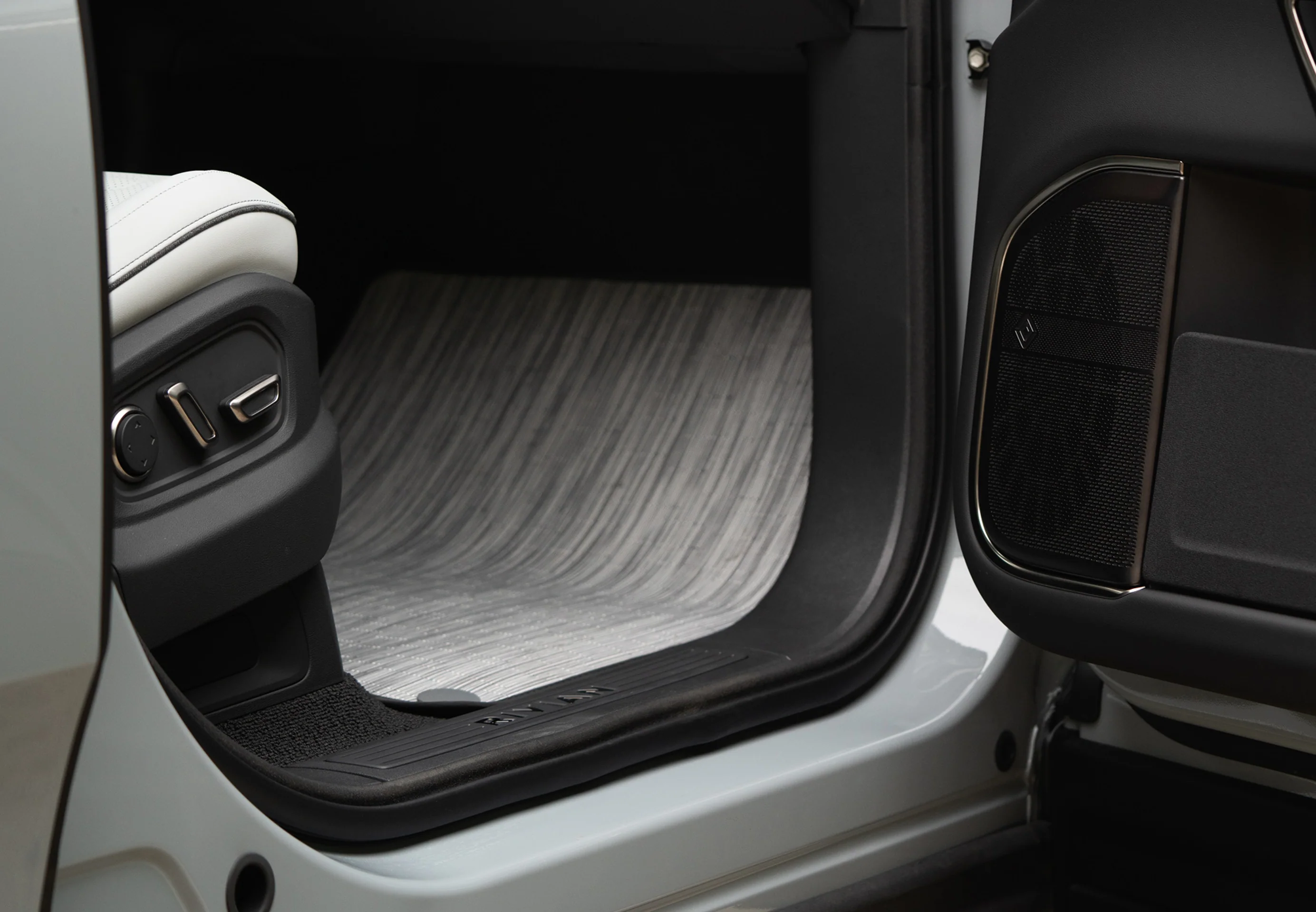 R1T Gen 2 Chilewich Mats - Image 4